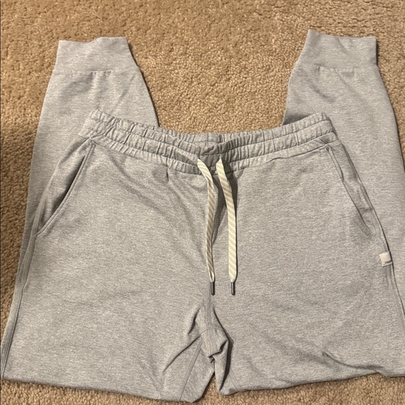 Vuori Women's Grey Joggers with Cream Drawstring - Picture 2 of 3